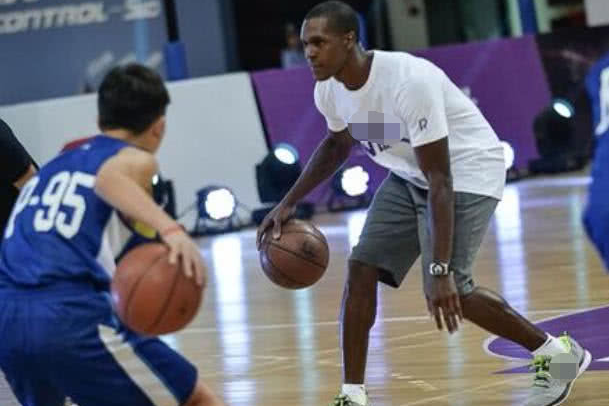  欧塞尔控球打法掌控节奏，耐心组织撕开密集防守