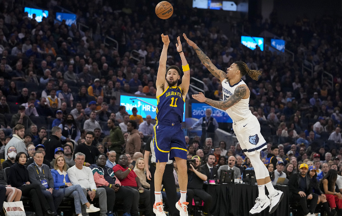  莫兰特暴扣准绝杀，灰熊力克太阳终结对手四连胜